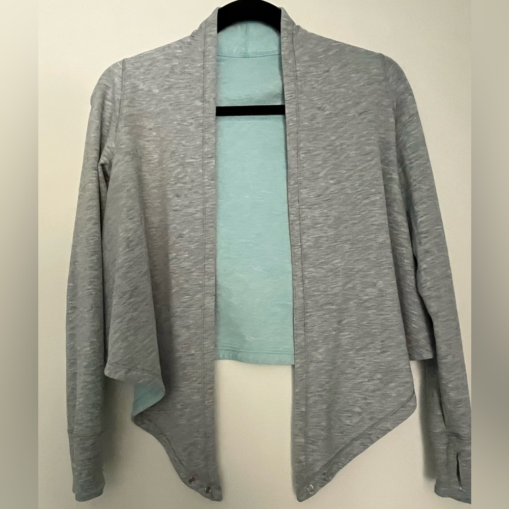 💜 Ivivva by Lululemon Four's A Charm Wrap Reversible Cardigan Gray Blue Size 8